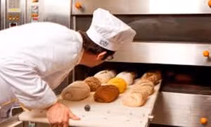 Italy thử nghiệm bánh mì nhiều màu sắc trên thị trường 