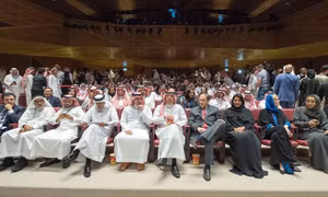 Hình ảnh người dân Saudi Arabia rồng rắn xếp hàng mua vé xem phim lần đầu tiên sau 35 năm