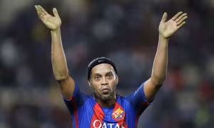 Ronaldinho giải nghệ - Chia tay số 10 tài năng 
