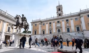 Eurozone hối thúc Italy tôn trọng các cam kết nợ