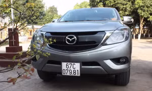 8.000 bao thuốc lá ngoại nhập lậu được giấu trong xe ô tô bán tải