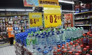 Phát hiện đáng lo ngại về hạt nhựa trong nước đóng chai 