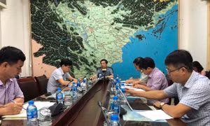 Họp khẩn ứng phó với lũ đang lên nhanh ở đồng bằng sông Cửu Long