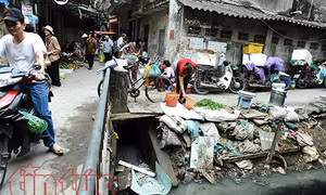 Sống mòn bên những dòng kênh chết giữa Thủ đô 