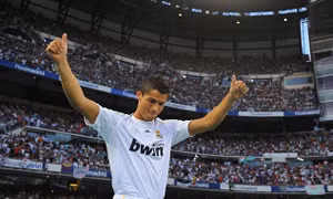 Ronaldo rời Real: Chia tay ‘mối tình thập kỷ’