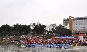 Tuyên Quang: Hội đua thuyền truyền thống trên sông Lô