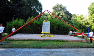 Di sản Hồ Chí Minh - Tiếp nối một hành trình 