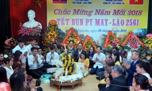 Gặp mặt hữu nghị chúc mừng Tết Bunpimay của Lào 