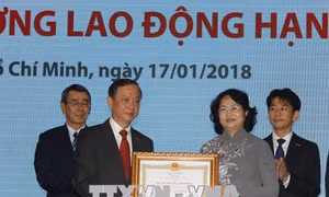 Phó Chủ tịch nước trao Huân chương Lao động hạng Ba cho Bảo hiểm Nhân thọ Dai-ichi 