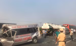 Sáu ô tô tông liên hoàn trên cao tốc là do không giữ khoảng cách an toàn