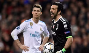 Xem clip hành xử hạng sao: Ronaldo phá ngang buổi phỏng vấn để... ôm Buffon đầy chia sẻ