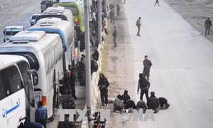 Hàng nghìn người bỏ chạy khỏi thành trì cuối cùng của IS tại Syria