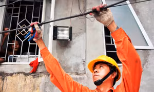 Nắng nóng gay gắt, Hà Nội tiêu thụ điện kỉ lục trong ngày 5/7