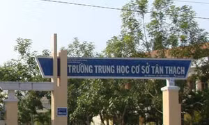 Bộ Giáo dục và Đào tạo yêu cầu xử lý nghiêm việc nam sinh bóp cổ giáo viên 