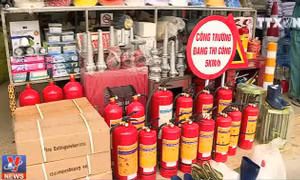 Nhiều người dân tìm mua các thiết bị phòng cháy chữa cháy