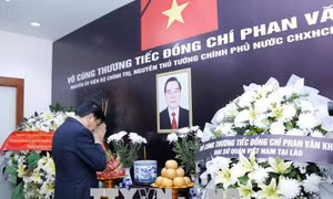 Lãnh đạo Đảng, Nhà nước Lào đến viếng và ghi sổ tang tưởng niệm nguyên Thủ tướng Phan Văn Khải 