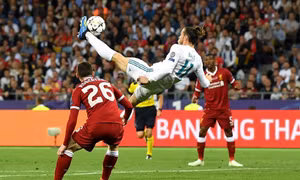 Siêu phẩm ‘xe đạp chổng ngược’ của Gareth Bale đưa Real Madrid lên đỉnh Champions League 