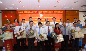 Học và làm theo Bác theo phương châm 'trên trước, dưới sau'