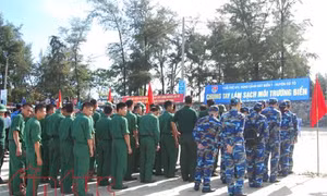 Làm sạch môi trường biển góp phần thu hút khách du lịch đến Cô Tô