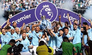Ấn tượng và hài hước đan xen trong lễ đăng quang của Manchester City