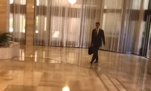 Video Tổng thống Assad bình an đi làm sau khi Syria bị dội tên lửa