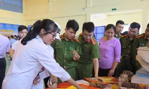 Đưa nhiều tư liệu quý về Hoàng Sa, Trường Sa đến với công chúng nông thôn 