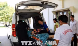 Nỗ lực điều trị cho các nạn nhân vụ lật xe khách tại Lào 