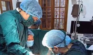 Cứu sống bệnh nhân chửa ngoài tử cung vỡ ngập máu ổ bụng 