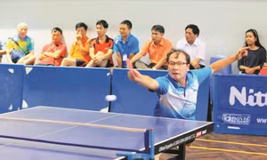 Tin tức là làm hết sức, chơi... hết mình