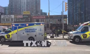 Xe tải lao vào người đi bộ ở Canada, 9 người chết