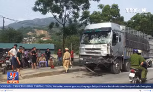 Xe tải mất phanh, đâm liên hoàn 2 ô tô và 1 xe máy trên dốc Cun 
