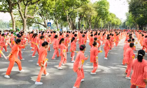 Vinamik Sure Prevent tiếp tục đồng hành cùng phong trào rèn luyện sức khỏe người cao tuổi tại Hà Nội