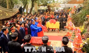 Đầu xuân trẩy hội đền Đuổm 