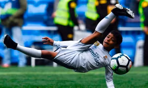Cristiano Ronaldo Jr ghi bàn kiểu ‘xe đạp chổng ngược’ dễ như ăn kẹo
