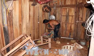 Những chuyến hàng Việt vượt đường xa đến với vùng lũ Sa Nạm Xay, Lào