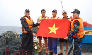 Cảnh sát biển Việt Nam - Trung Quốc kiểm tra tàu cá trên Vịnh Bắc Bộ