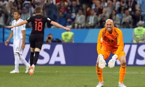 WORLD CUP 2018: Hai đồng đội mắc lỗi ngớ ngẩn khiến Messi và Argentina thảm bại