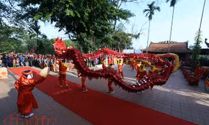 Lễ hội Thành Bản Phủ - đền Hoàng Công Chất