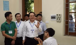  Bộ trưởng Phùng Xuân Nhạ: Tạo điều kiện thuận lợi, hỗ trợ tối đa các thí sinh