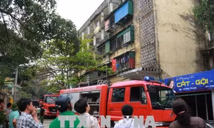  Cháy chung cư 4 tầng ở TP Vinh, người dân một phen hoảng loạn