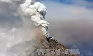 Hàng chục nghìn người phải sơ tán vì núi lửa Mayon phun trào