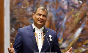 Cựu Tổng thống Ecuador từ bỏ đảng cầm quyền