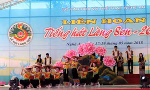 Hơn 700 diễn viên quần chúng tham gia Liên hoan tiếng hát Làng Sen 2018 