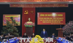 Chủ tịch Nguyễn Đức Chung yêu cầu kiểm soát việc tăng giá tại lễ hội chùa Hương
