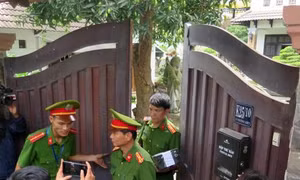Khám xét nhà nguyên lãnh đạo TP Đà Nẵng liên quan đến vụ án Phan Văn Anh Vũ 