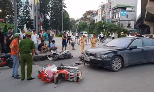 Nữ tài xế lái xe sang gây tai nạn liên hoàn 