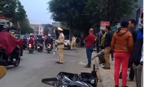 Ô tô đâm 3 xe máy, 1 taxi làm 6 người bị thương nặng