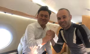 Huyền thoại Iniesta sánh đôi cùng Vissel Kobe với mức lương ngất ngưởng