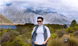MC Nguyên Khang đưa mẹ du ngoạn vùng đất 'Chúa tể của những chiếc nhẫn'