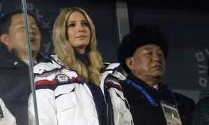 Hình ảnh ‘ái nữ’ Tổng thống Trump ngồi sát Tướng tình báo Triều Tiên